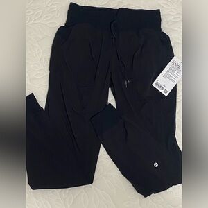 Dance Studio Mid-Rise Jogger
Size 4